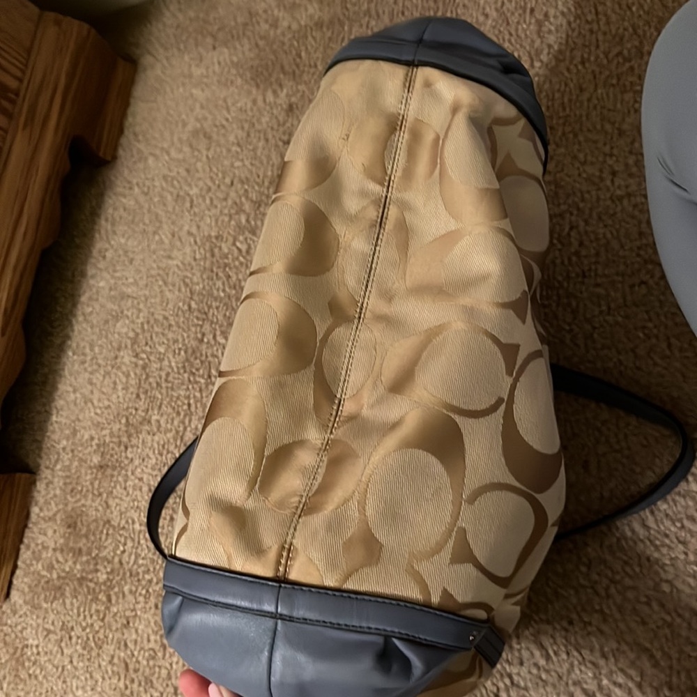Beautiful Coach purse - Picture 4 of 5